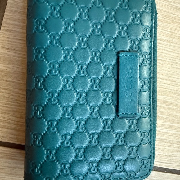 Brand new with box Gucci Teal Embossed Leather Wallet - Picture 2 of 7